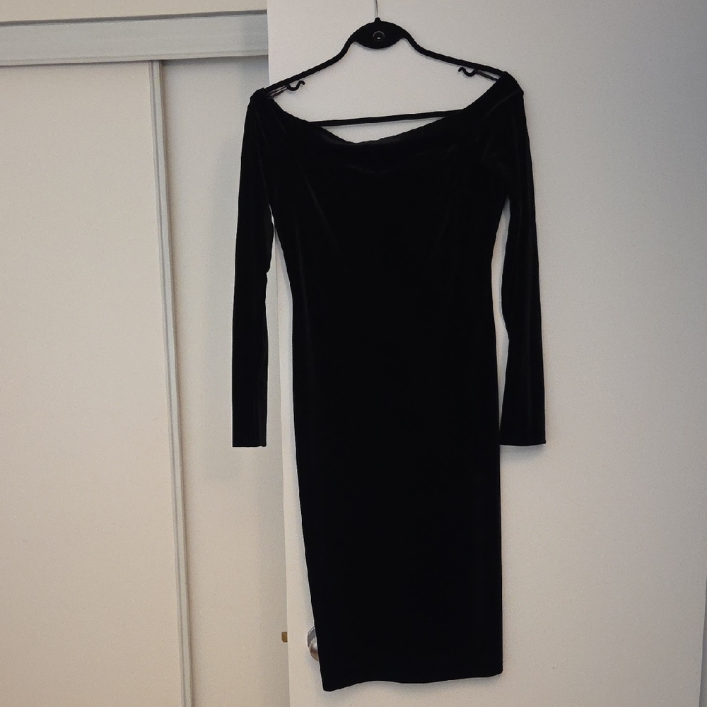 Chic Long Sleeve Black Dress